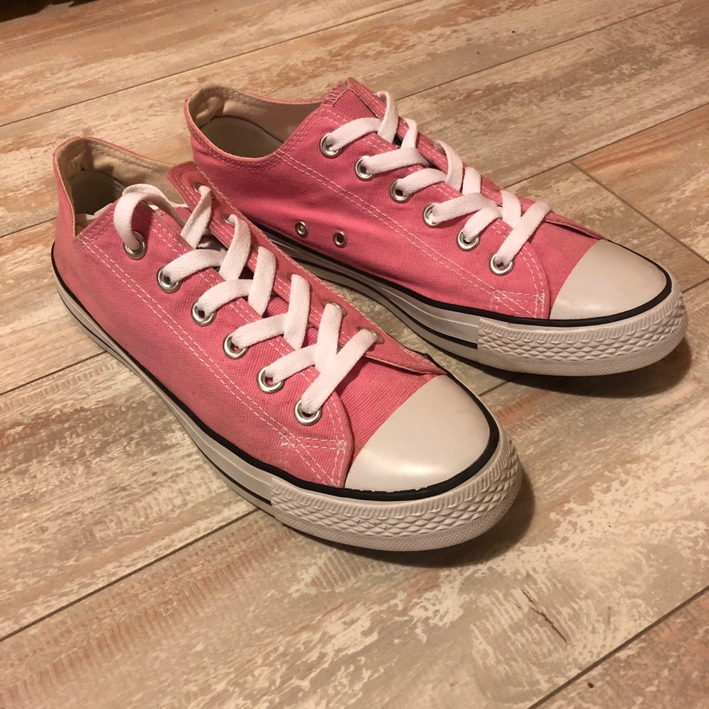 Pink women’s Converse low-tops